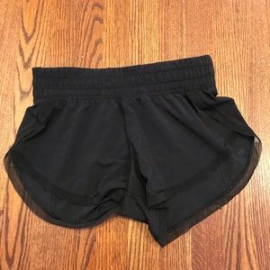 RARE: Black Lululemon Short w/ mesh accent- Size 4